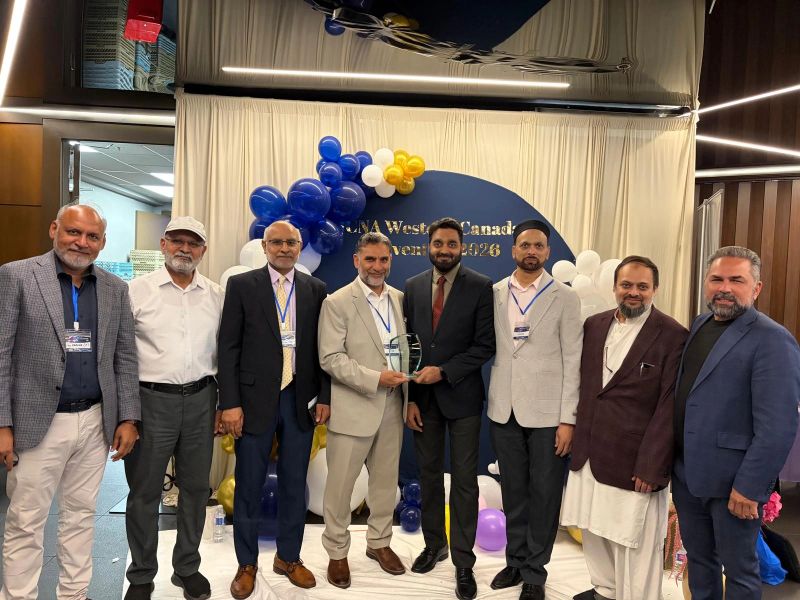 NIEIC team meeting community leaders at the ICNA convention